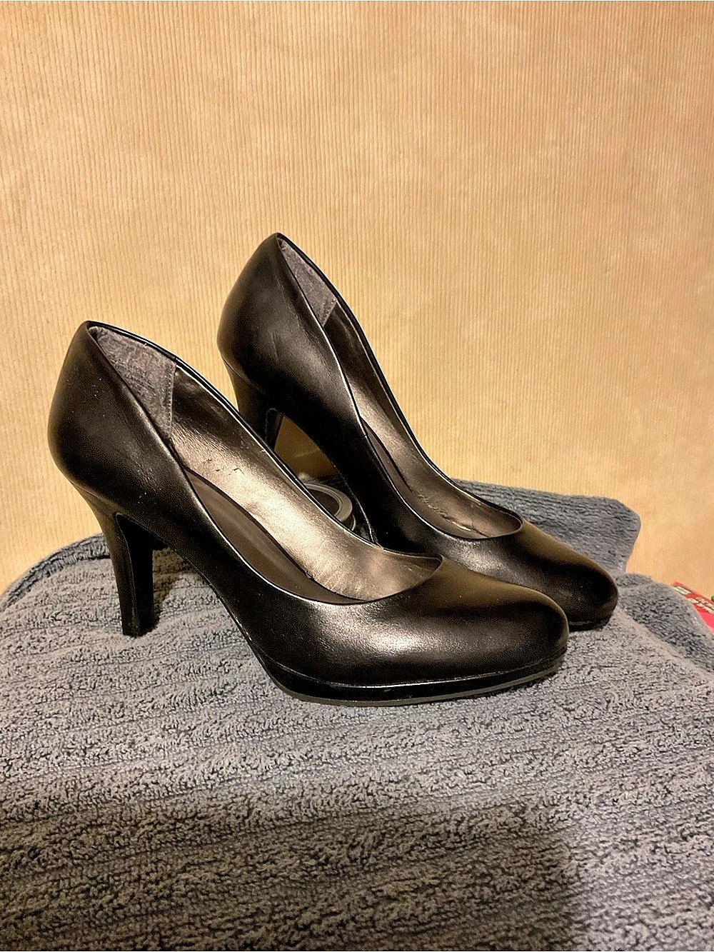 Solanz - Sarah, Black Pointed-Toe Heels